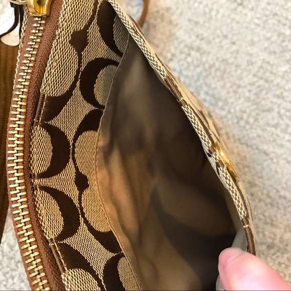 Coach signature crossbody bag - Picture 6 of 11